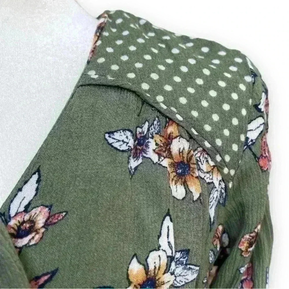 Cropped Tie Front Blouse Size XS - Picture 4 of 11